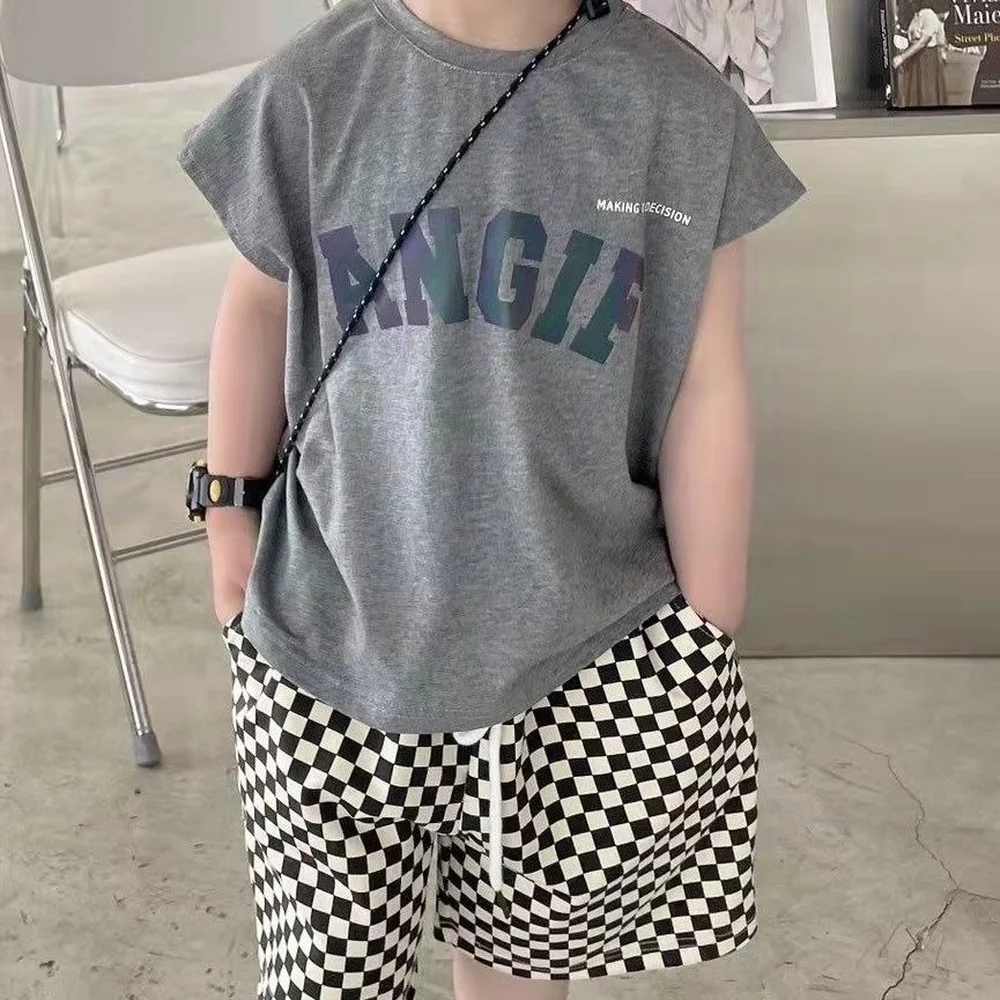 

Летний жилет и шорты в клетку для мальчиков-подростков