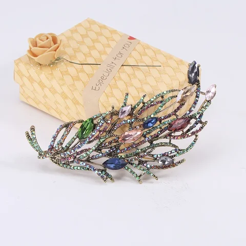 Изысканная брошь в виде листьев с кристаллами для женщин, элегантные аксессуары для платья, пальто, свитера, мужские значки на лацкан с искусственными перьями унисекс