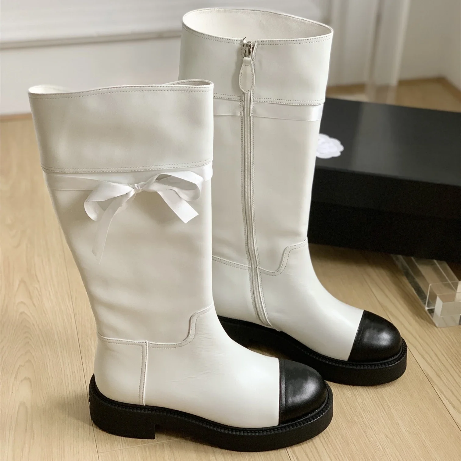 

Женские сапоги из натуральной кожи, с бантом-бабочкой