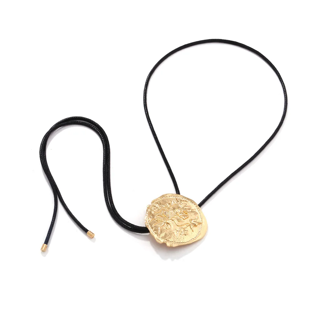 Металлическое круглое ожерелье с розой