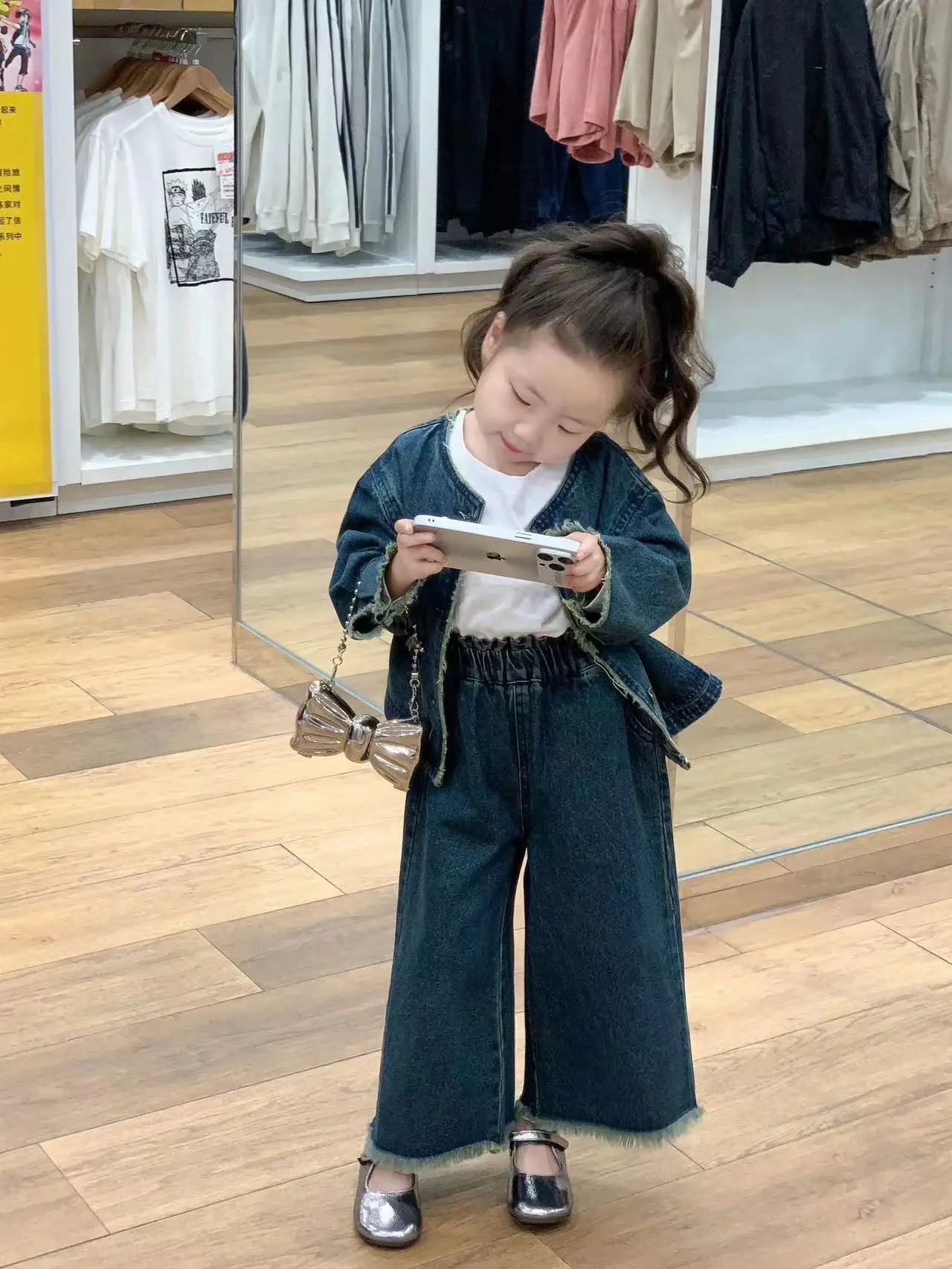 

Корейская детская одежда, Новинка осени 2023, Джинсовый комплект для девочек, модная куртка с длинным рукавом, рубашка, Модный комплект из двух предметов