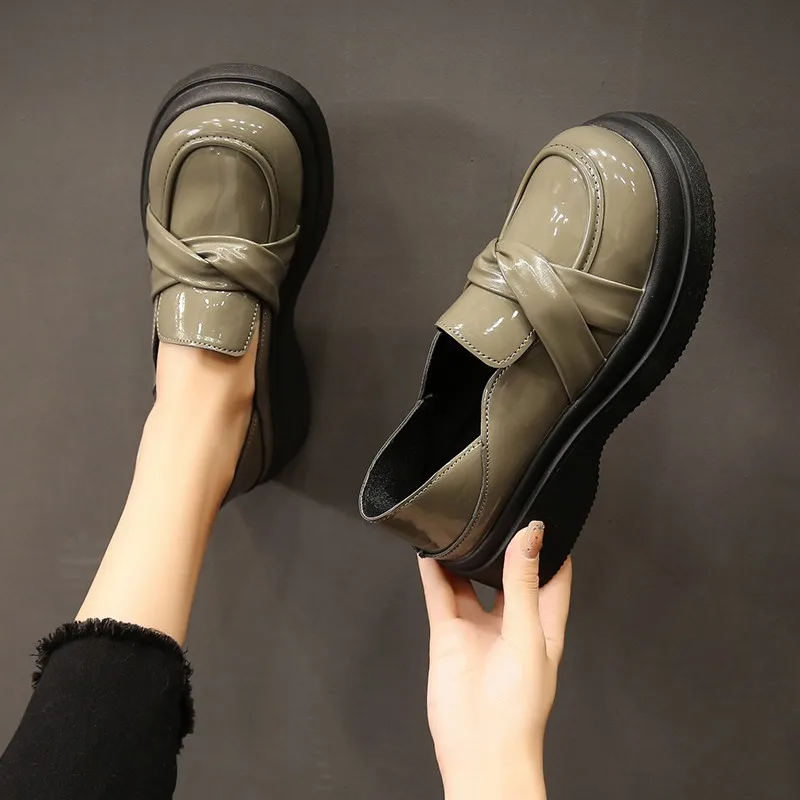 

Casual Woman Shoe Slip-on Female Footwear Clogs Platform Round Toe Loafers with Fur Soft Shallow Mouth Oxfords Slip on Dress