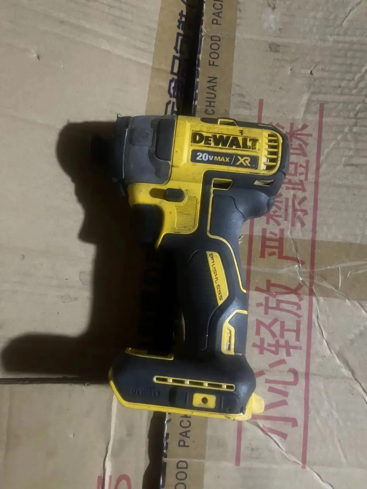 Б/у беспроводной бесщеточный ударный драйвер DeWalt DCF887 18 В (только инструмент)