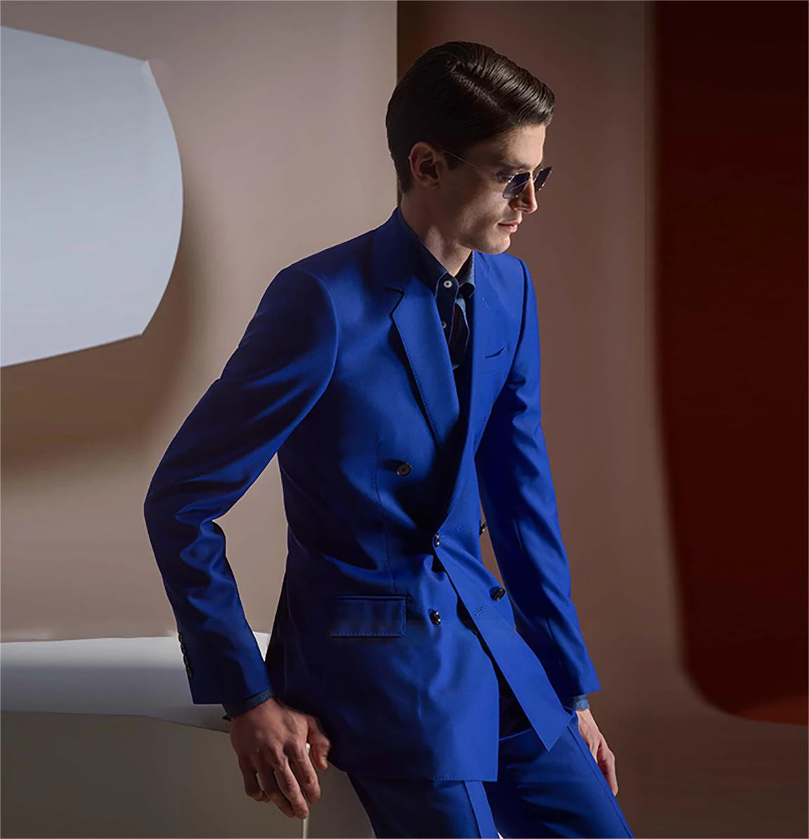 Рисунок 5 - Однотонные свадебные костюмы для