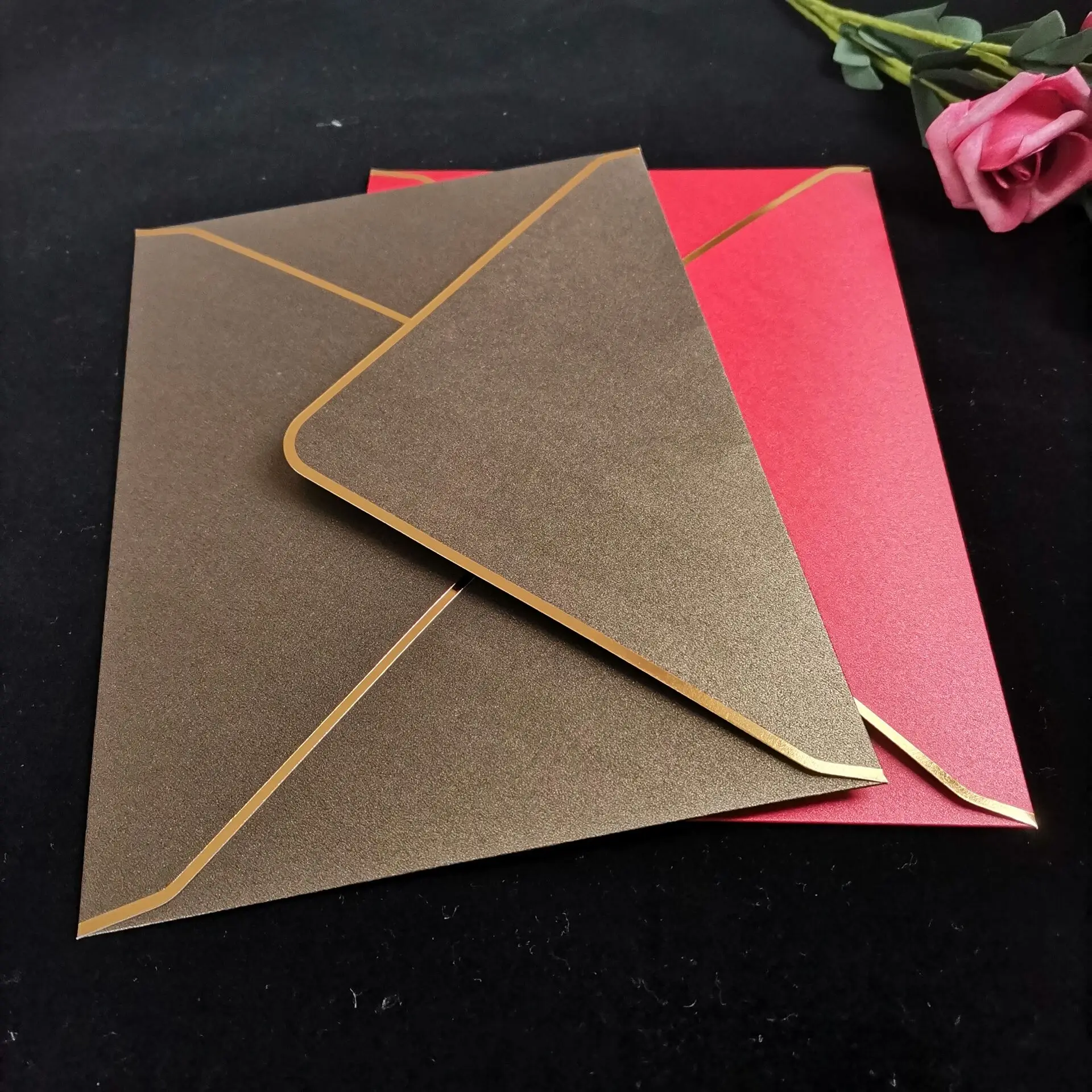 

Black Paper Envelope Gold Stamping UV Spot Paper Gift Credit Card Holder Packaging Envelope Custom Envelope
