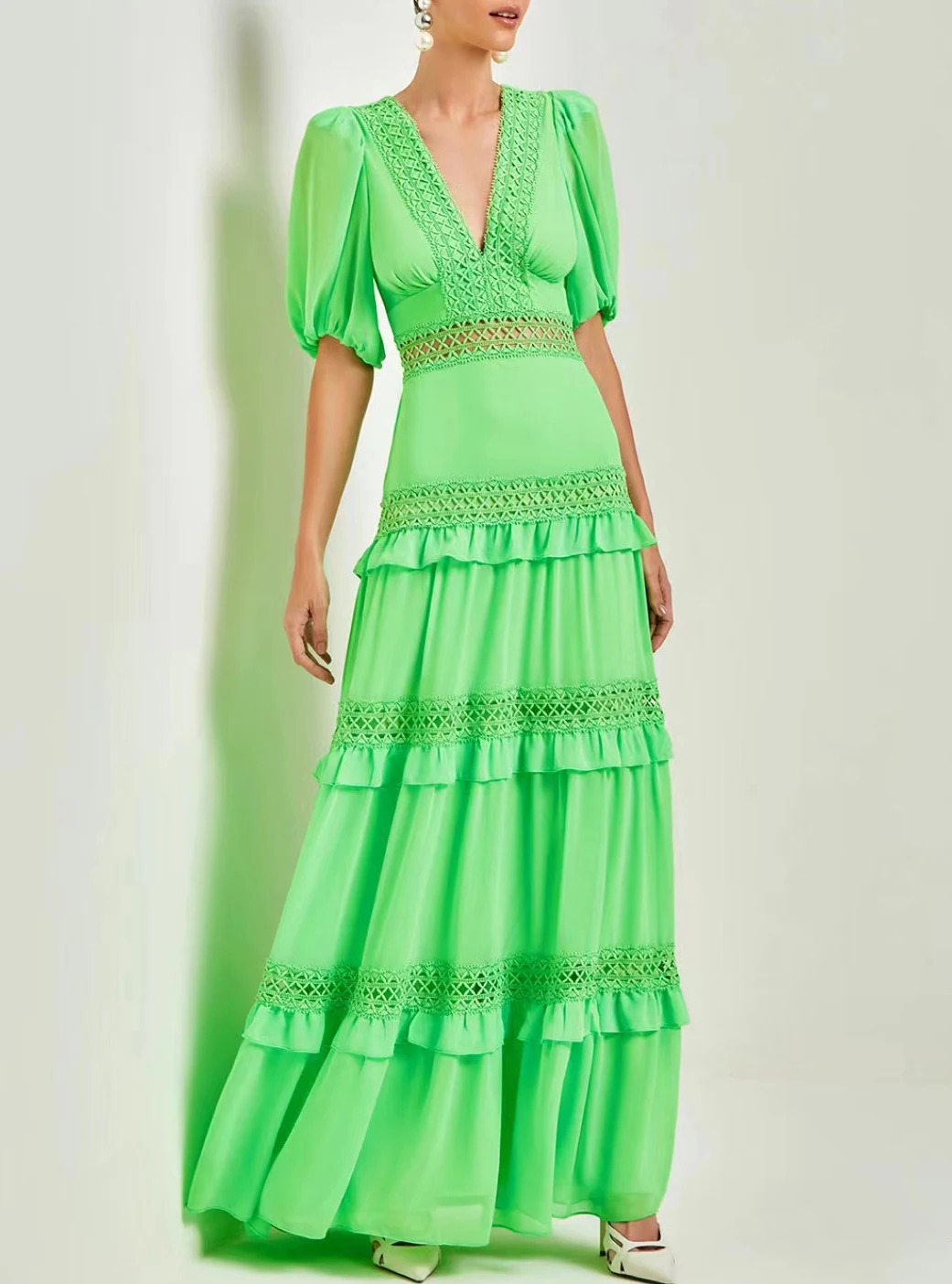 

Вечерние для отпуска, однотонное сексуальное платье с коротким рукавом и v-образным вырезом, осень 2023, женское кружевное платье с вышивкой и высокой талией