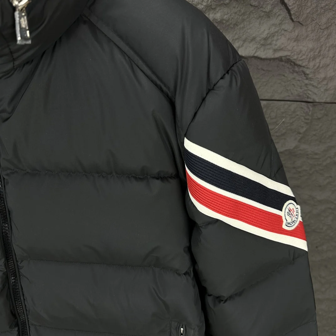 Пуховики MONCLER Стильные зимние фирменные теплые куртки шикарные парки.