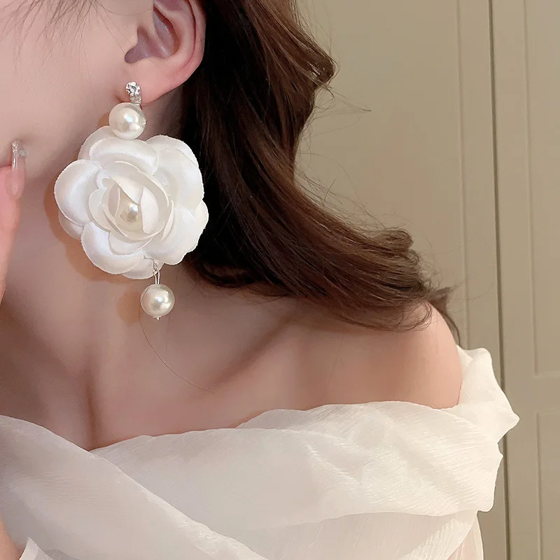 

Korean New Statement Big White Flower Pearl Earrings For Women Fashion Personality Statement Dangle Earings Wholesale