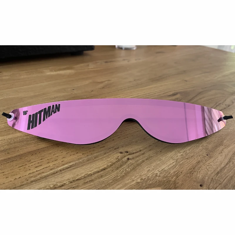 

Розовые солнцезащитные очки Hitman Bret Hart с лицензией Silver Hart Wrap Around Shades Новинка