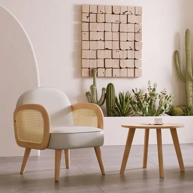 Одноместный диван из массива дерева журнальный столик комбинация небольшой