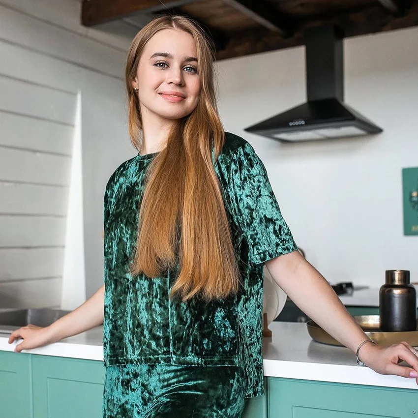 Women Velvet Pajamas Set Elegant Glossy Velour Nightwear Short Sleeve Top and Long Pants Ladies Homewear Loungewear