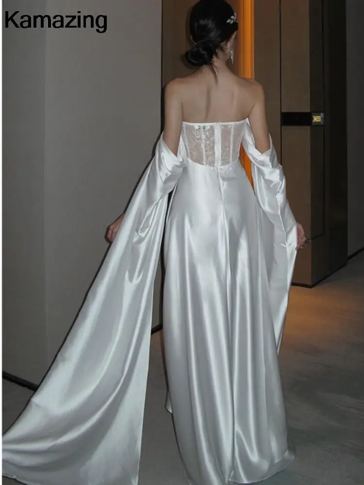 Женское платье с открытыми плечами