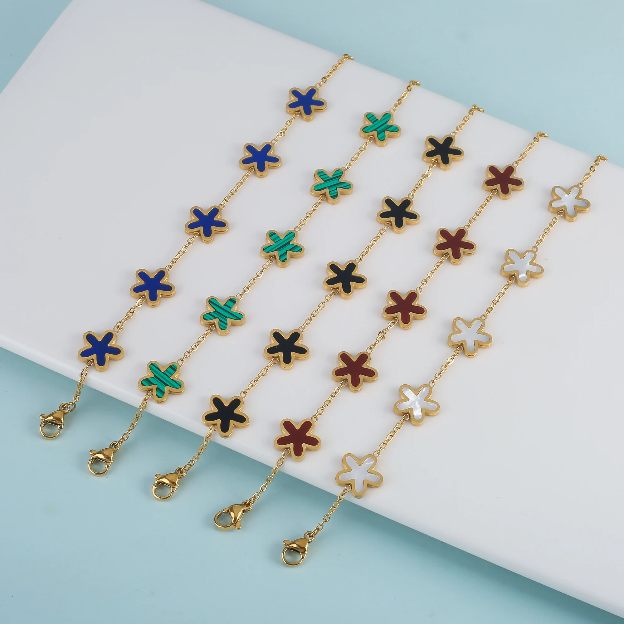 

Gold Plated Creative New Little Daisy Single sided Plant Bracelet Stainless Steel No Fading Women's Luxury Gift Clover