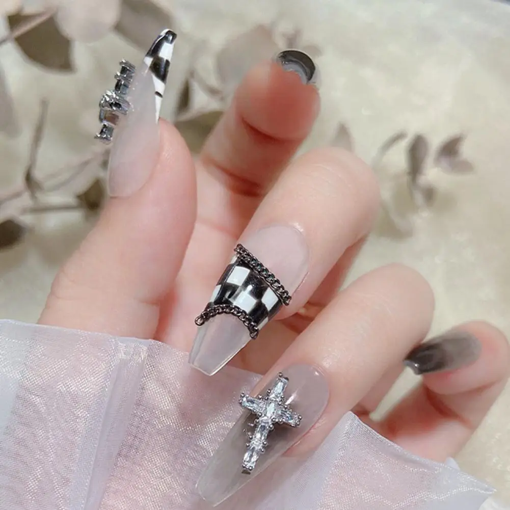 Стразы для дизайна ногтей