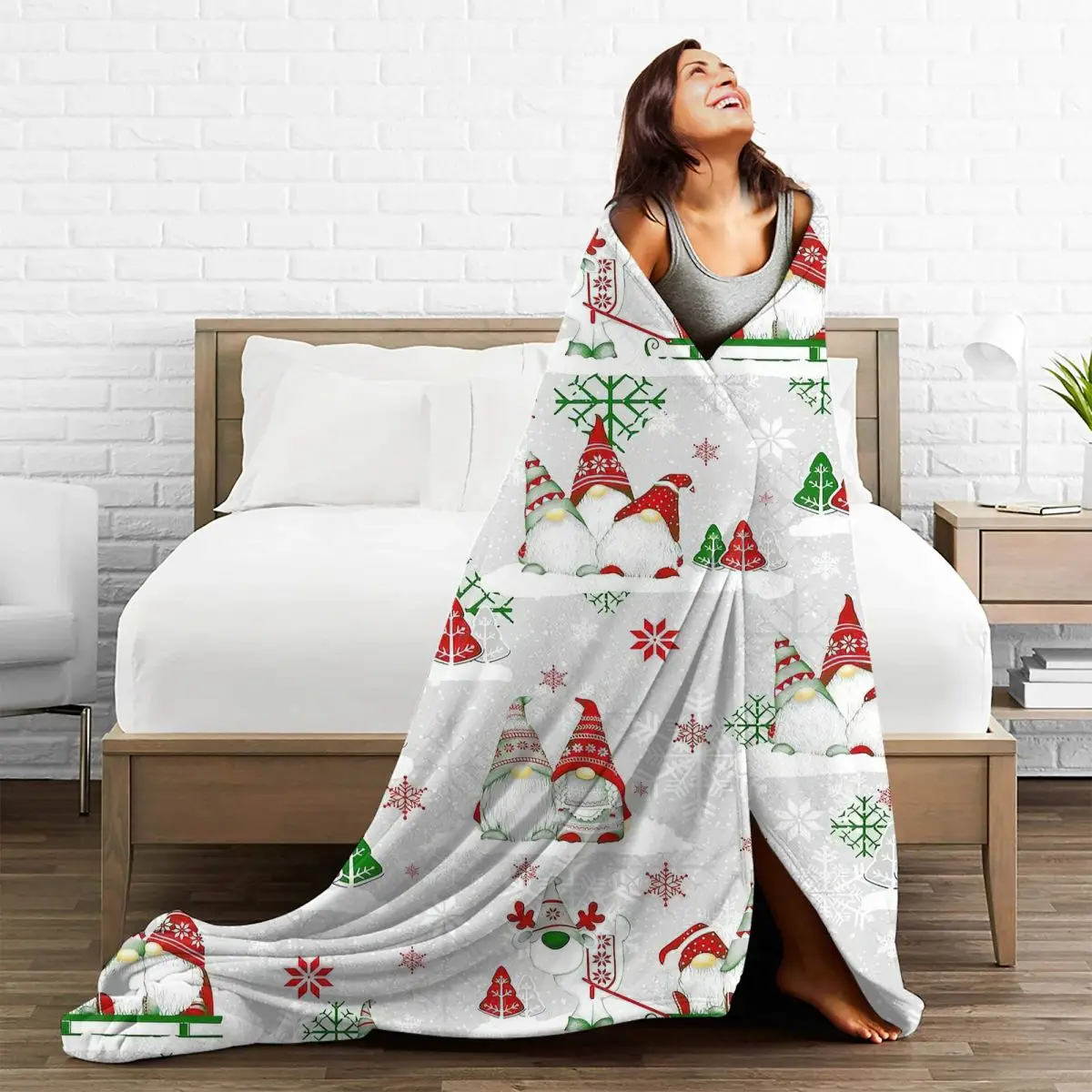 Вязаное одеяло гномы с надписью Merry Christmas