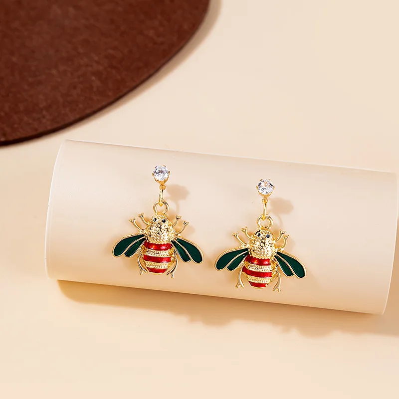 

2022 New Trend Colorful Small Bee Insects Women Earrings Childlike Metal Girl Birthday Party Stud Earrings Jewelry Gift