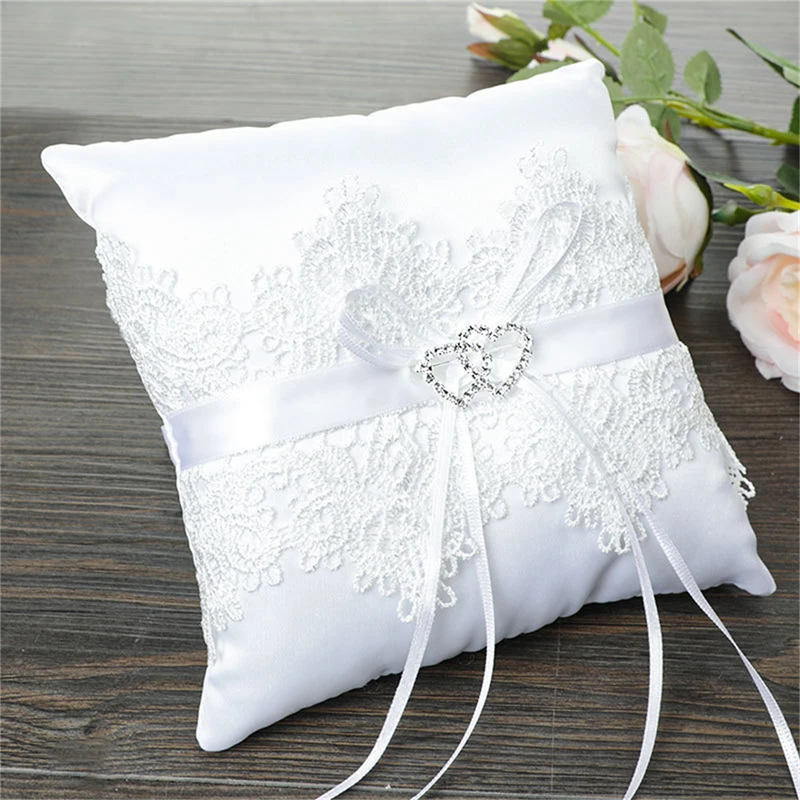 

Delicate Wedding Ceremony Party Pearls Lace Ring Pillow Cushion Bearer for Engagement Marriage Proposal Decor White