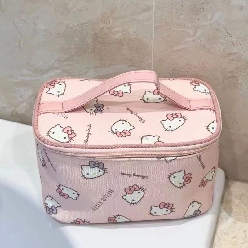

Минималистичная косметичка Hello Kitty от MINISO