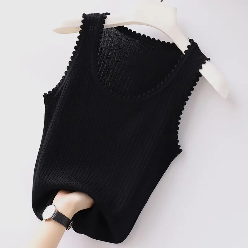 Майка женская трикотажная с волнистыми краями и круглым вырезом