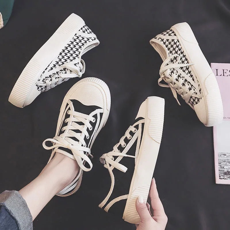

2022 New Women Canvas Casual Shoes Spring Girl White Lace-up Flat Skateboard Shoes Fashion Design Canvas Sneakers