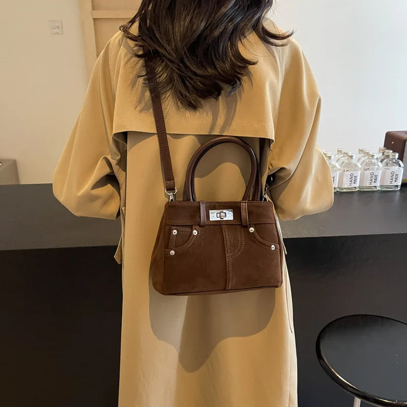 Усовершенствованная матовая маленькая женская сумка 2024 новая популярная через