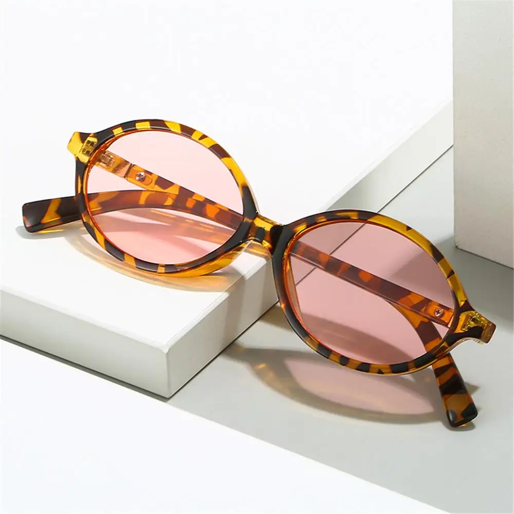 Солнцезащитные очки овальные женские винтажные небольшие в стиле панк с