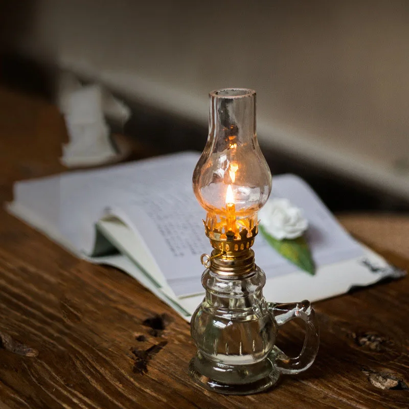 

Decorative Lamplight Chamber Glass Oil Lamp, for Indoor Use Decor Lighting with Kerosene or Paraffin Oils Lantern