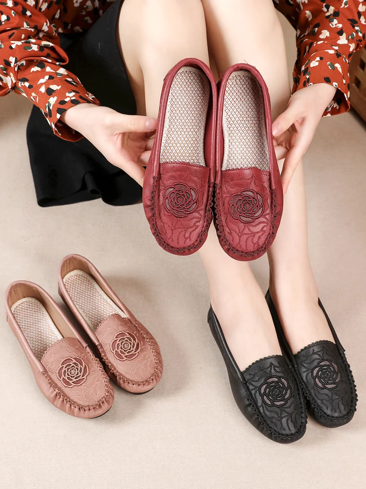 

Spring new mom comfortable flat shoes women's shoes soft bottom antiskid middle-aged and old women's shoes fashion leisure doug