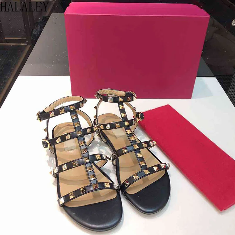 2022 New Open-Toed Rivet Flat-Bottomed Roman Shoes for Summer Wear Fashion All-Match Sandals Women Net Red INS Tide Sandals