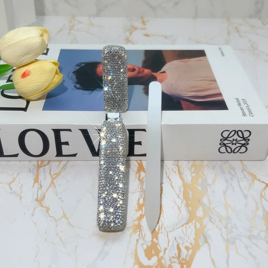 

Блестящая стеклянная пилочка для ногтей