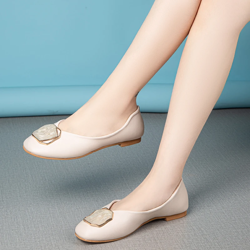 

Женские туфли на плоской подошве, Мягкие Удобные однотонные туфли с квадратным носком и металлическим украшением, весна-осень 2023