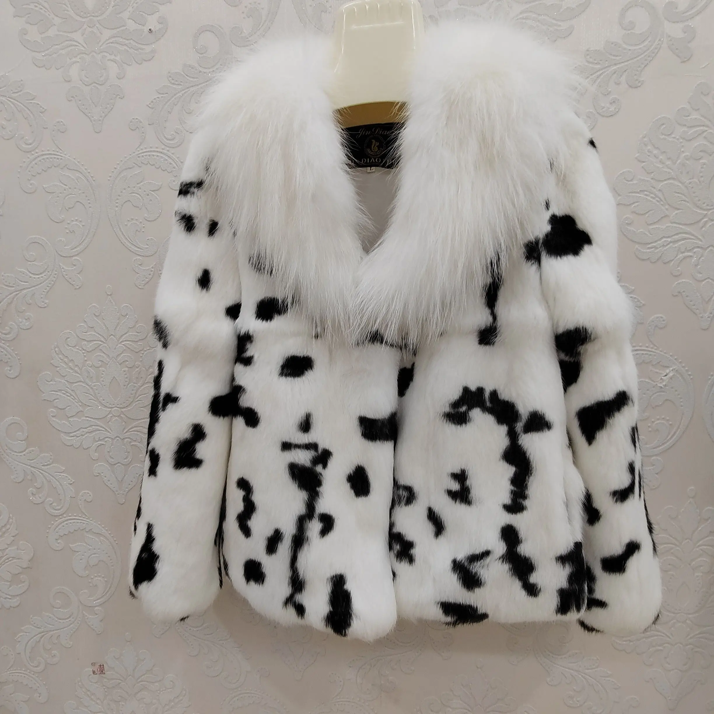 

2023 Whole Skin Rabbit Fur Coat For Women with Luxury Big Real Genuine White Raccoon Fur Collar Customize Wholesale Fur Jackets