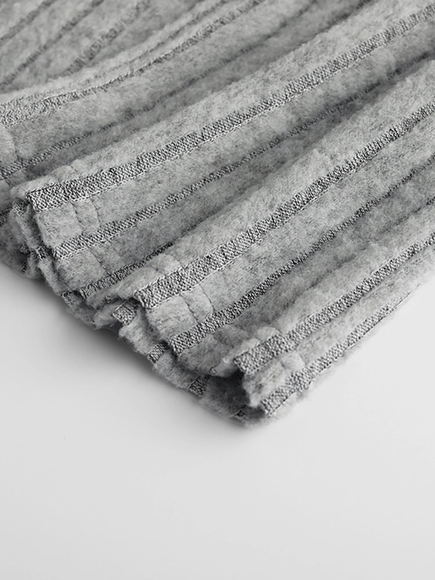 Серая нижняя рубашка для женщин осень и зима 2024 новый облегающий пуловер