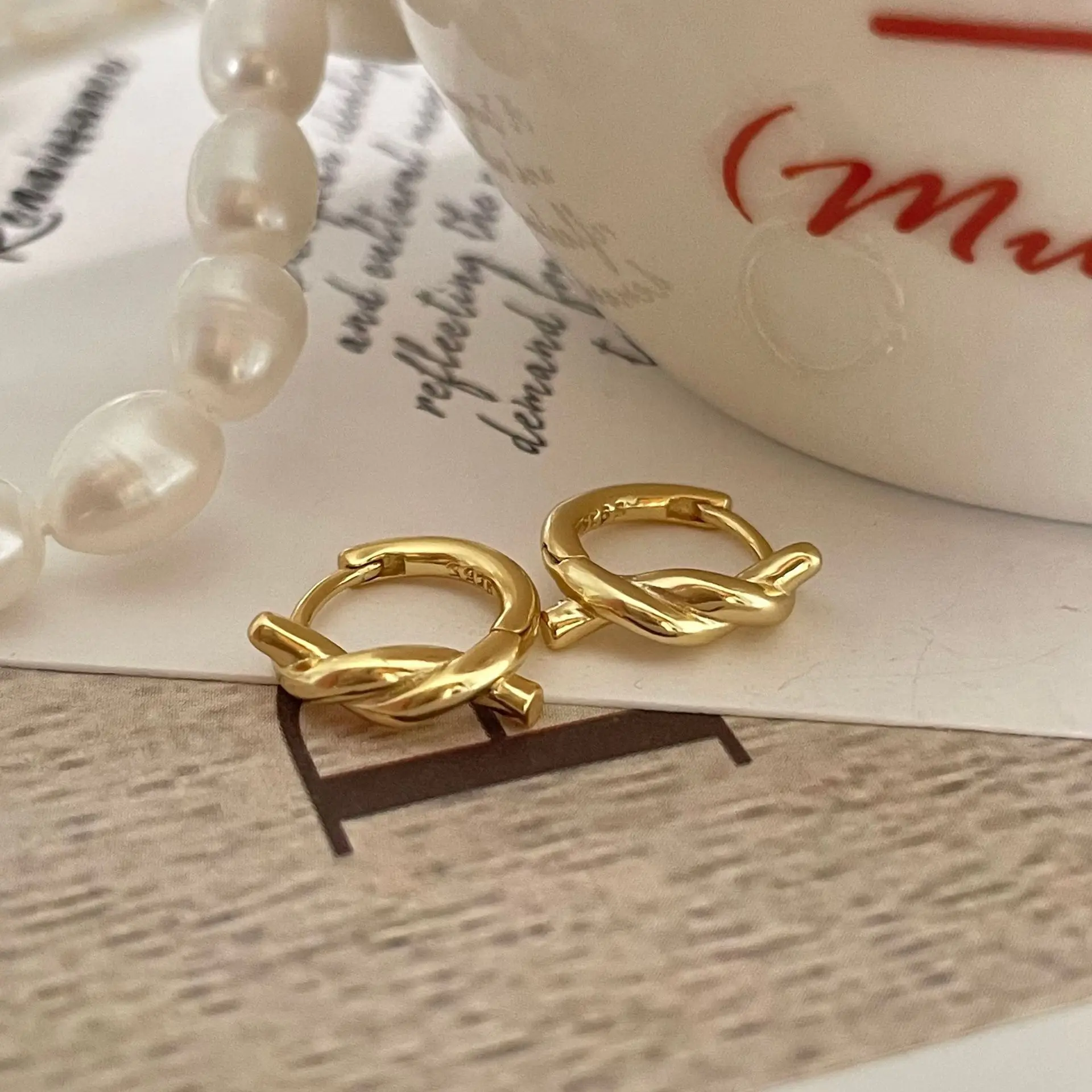 

Серьги-кольца женские из серебра 925 пробы с узлом