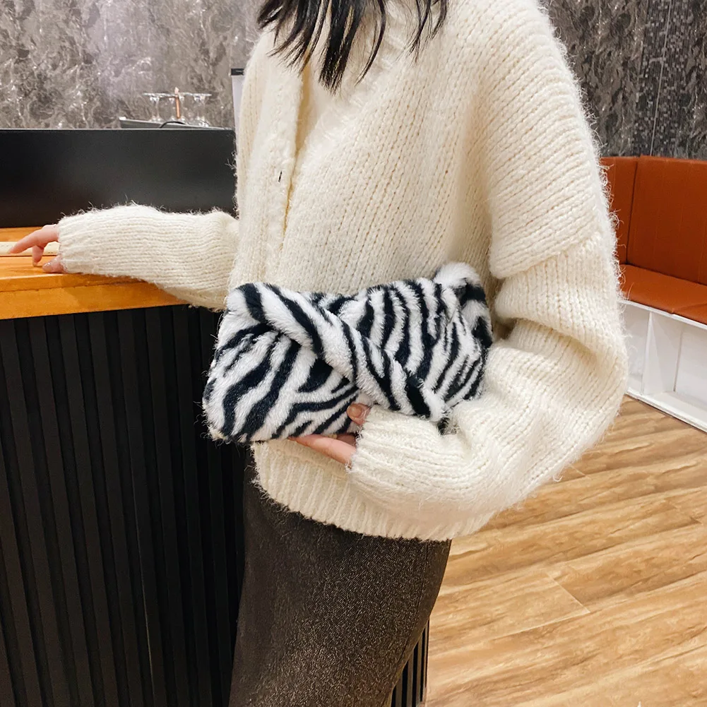 

Small Plush Soft Crossbody Bags Underarm Shoulder Fluffy Lady Shoulder Handbags Female Simple Totes for Women 2020 Trend