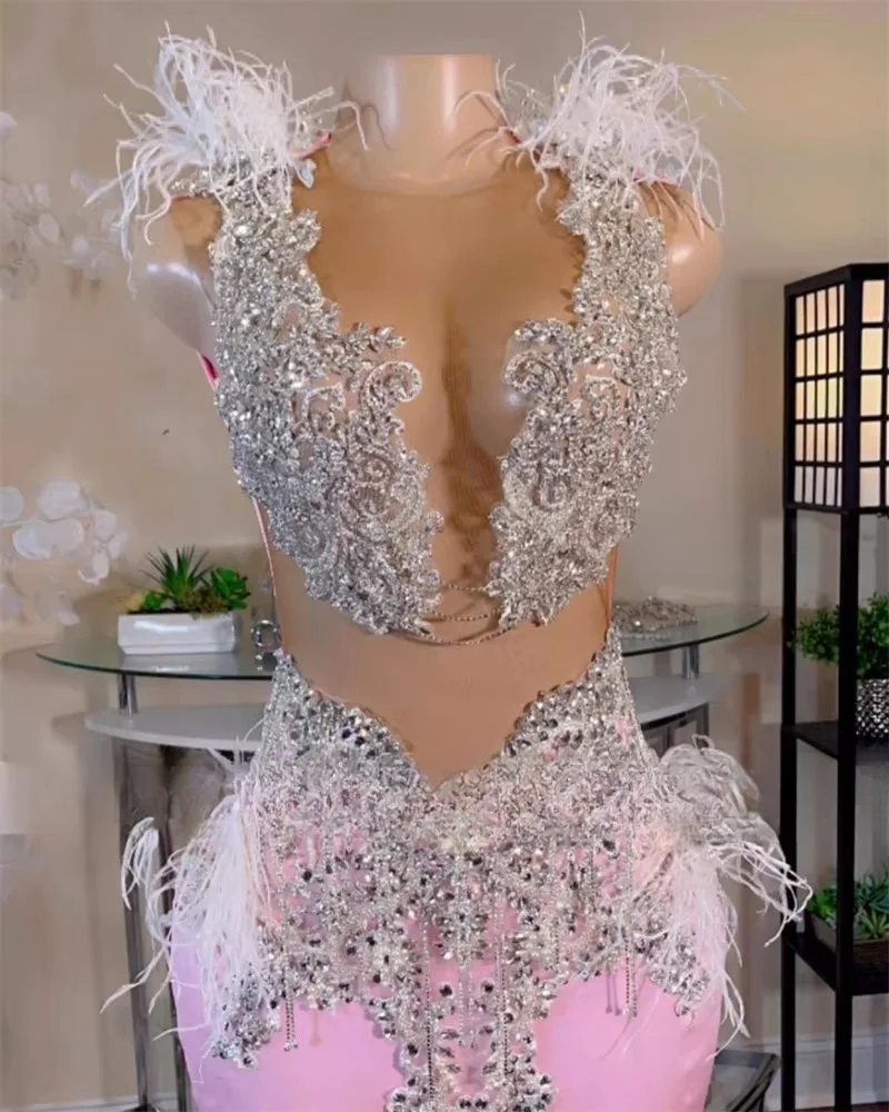 Длинные платья для выпускного вечера с розовыми перьями и аппликациями из бисера