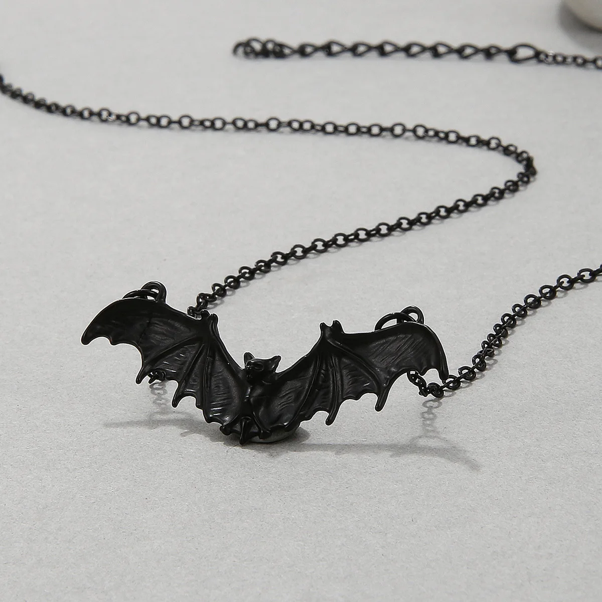 

Ожерелье в готическом стиле, панк, черная летучая мышь для мужчин и женщин, модная индивидуальная подвеска в виде скелета на Хэллоуин, Подарочная бижутерия