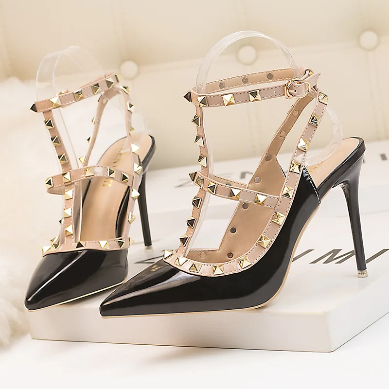 

Women's shoes Sexy nightclub stiletto pointed high heels patent leather solid color rivet Roman hollow sandals women
