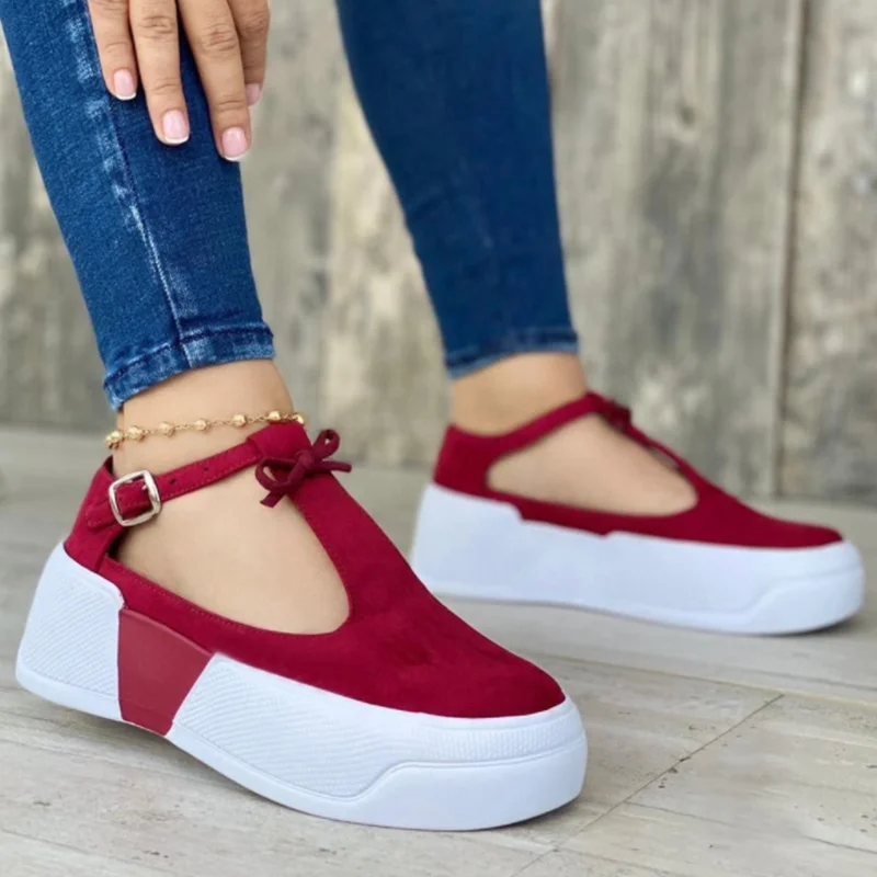 Женские однотонные туфли на плоской вулканизированной подошве с круглым носком -