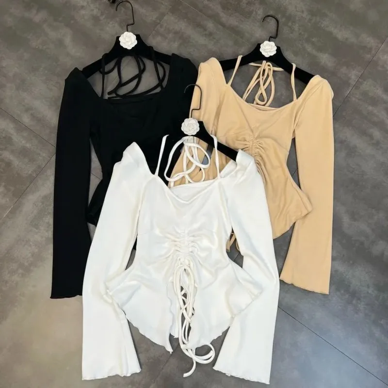 

Женская футболка с длинным рукавом и глубоким V-образным вырезом