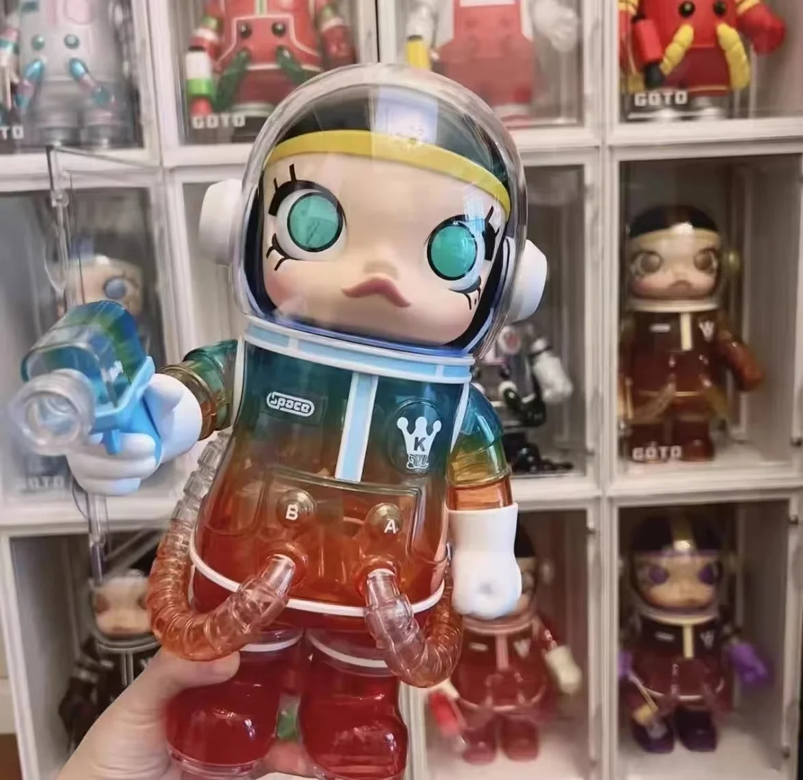 Фигурка Bandai Space Molly Maga 400%