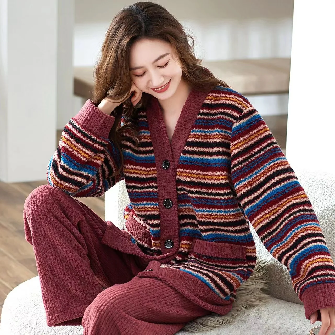 

Новые пижамные комплекты, женские зимние пижамные комплекты, пижамы с V-образным вырезом и длинным рукавом, фланелевая Домашняя одежда, удобная Свободная Домашняя одежда