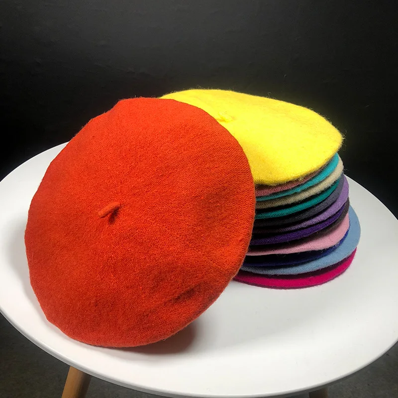 Женский теплый зимний берет во французском художественном стиле