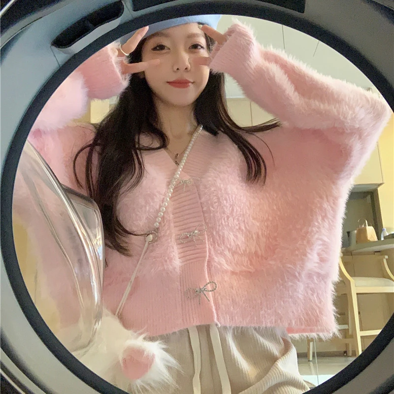 

Куртка женская короткая из норки с V-образным вырезом