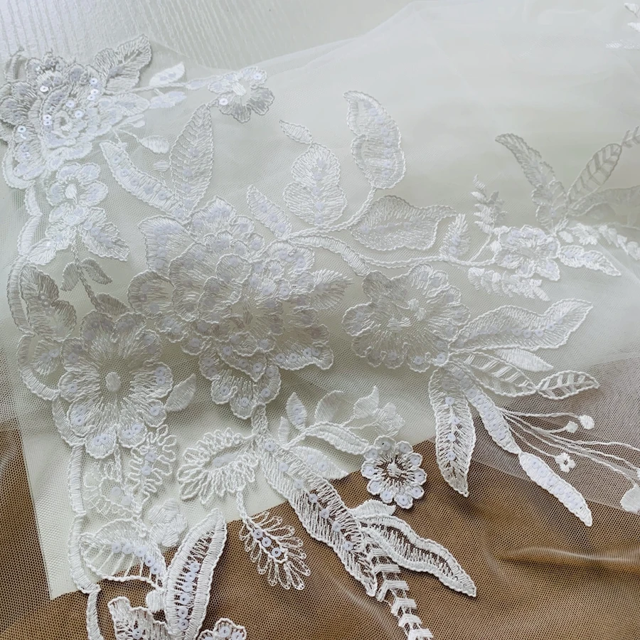 Кружевная ткань с вышивкой и блестками для свадебных нарядов молочного белого
