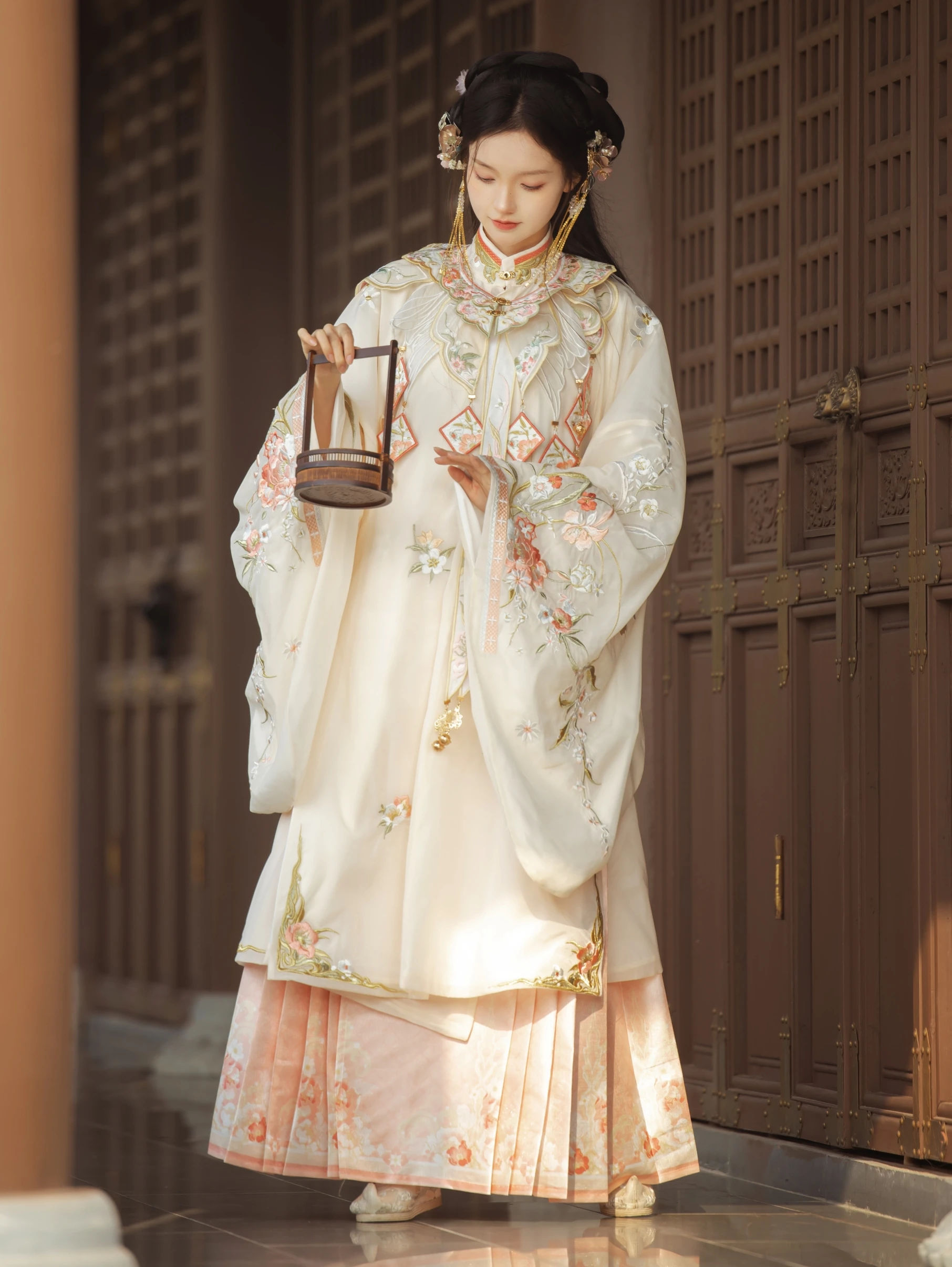 New Product Original Hanfu Female Ming Made Horse Skirt Embroidery Cloud Shoulder Stand-up Collar Shirt Spring Style
