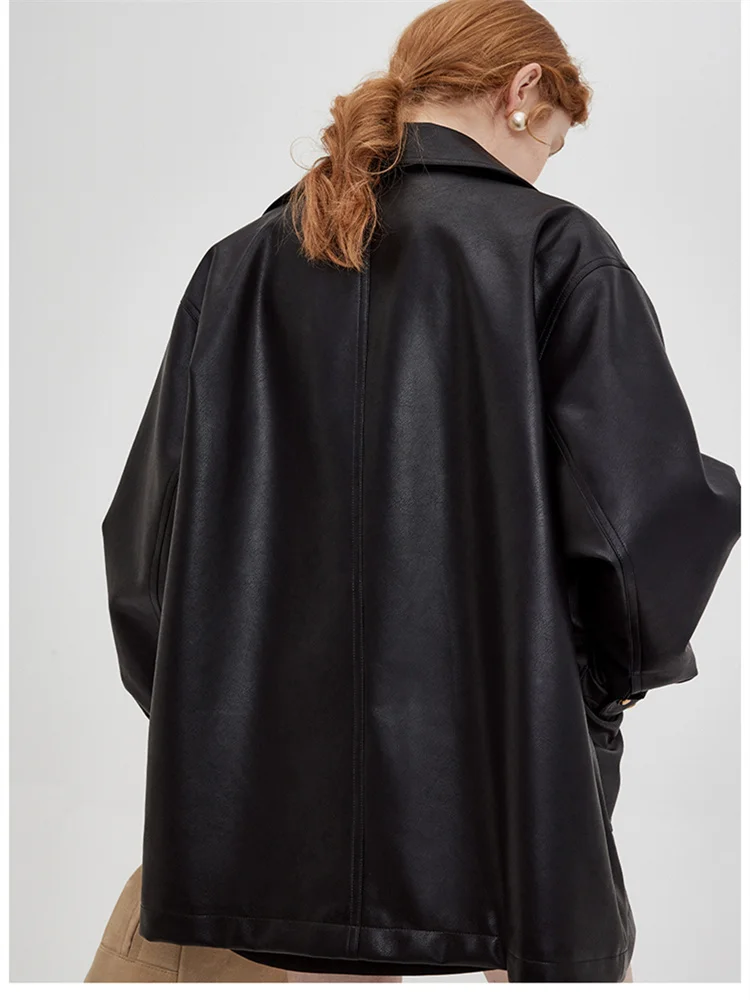 Рисунок 5 - Женская кожаная куртка с отложным воротником MOLAN