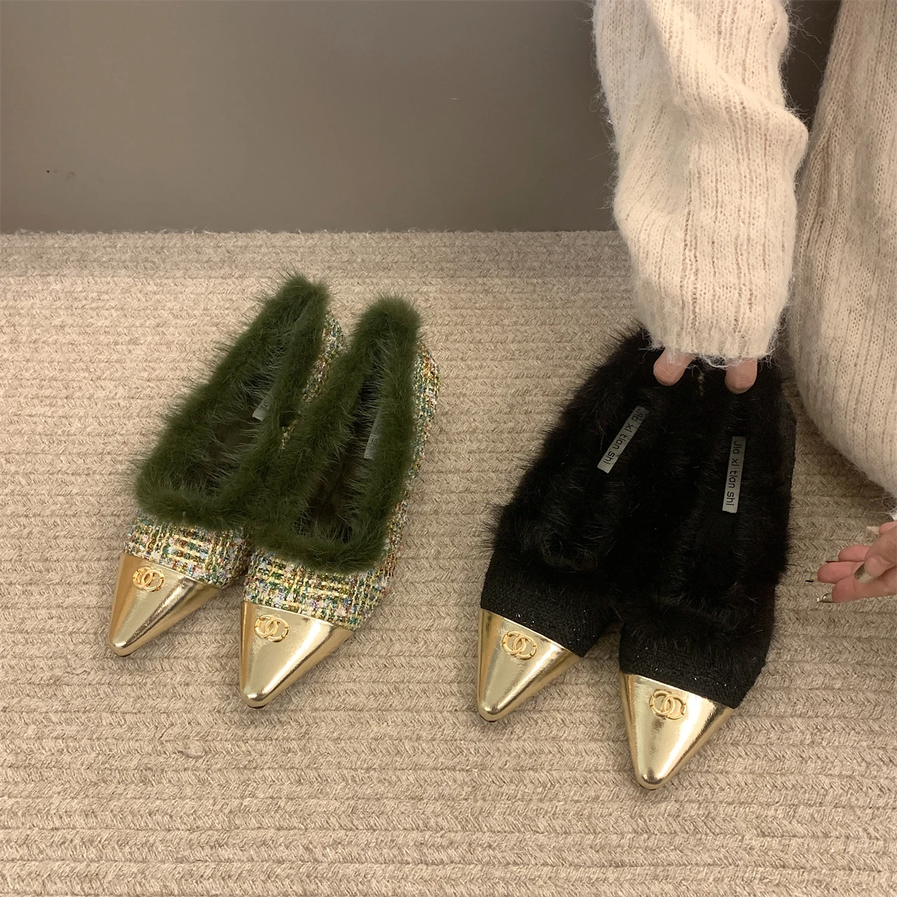 

Женские туфли-лодочки модельные туфли на среднем каблуке теплая зимняя Рабочая женская обувь с острым носком без шнуровки на меху туфли без задника из пушистого плюша