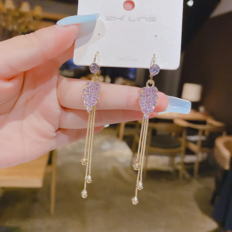 

2021 new long tassel leaf earrings feminine temperament Korean internet celebrity high-end sense net red show thin ear jewelry