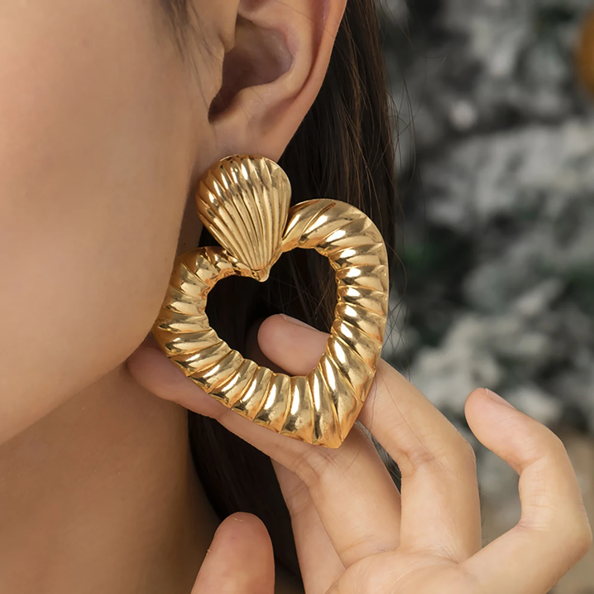 

PuRui Punk Exaggerated Geometry Hollow Heart Pendant Earrings Hip Hop Texture Metal Drop Earring Fashion Party For Women Jewelry